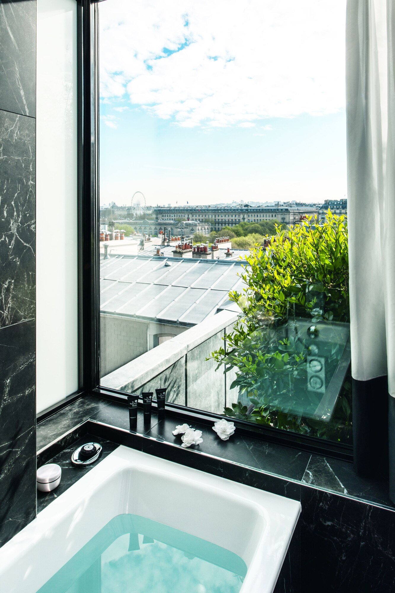 Le Narcisse Blanc Hôtel & Spa — rooms