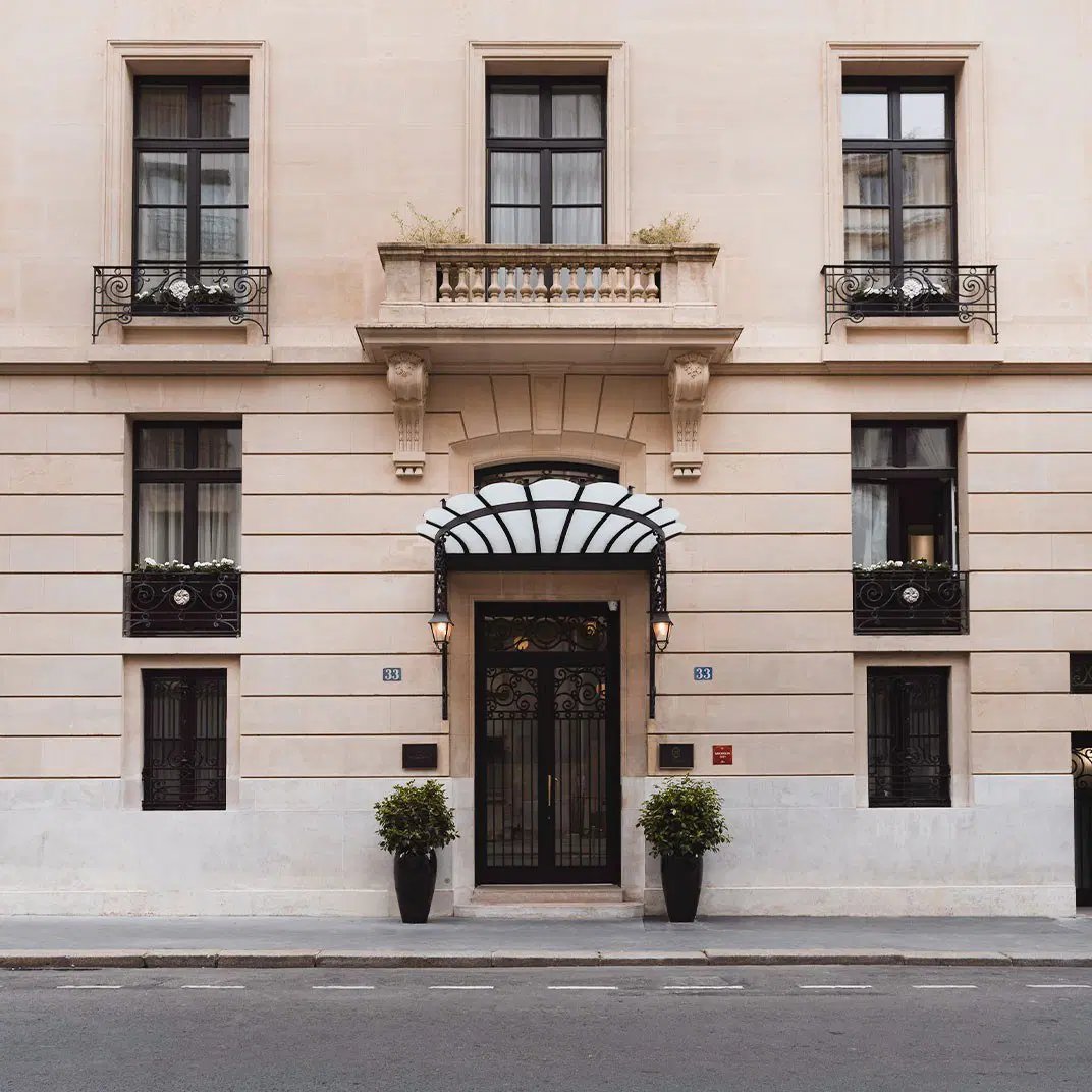 Le Narcisse Blanc Hôtel & Spa — backstory