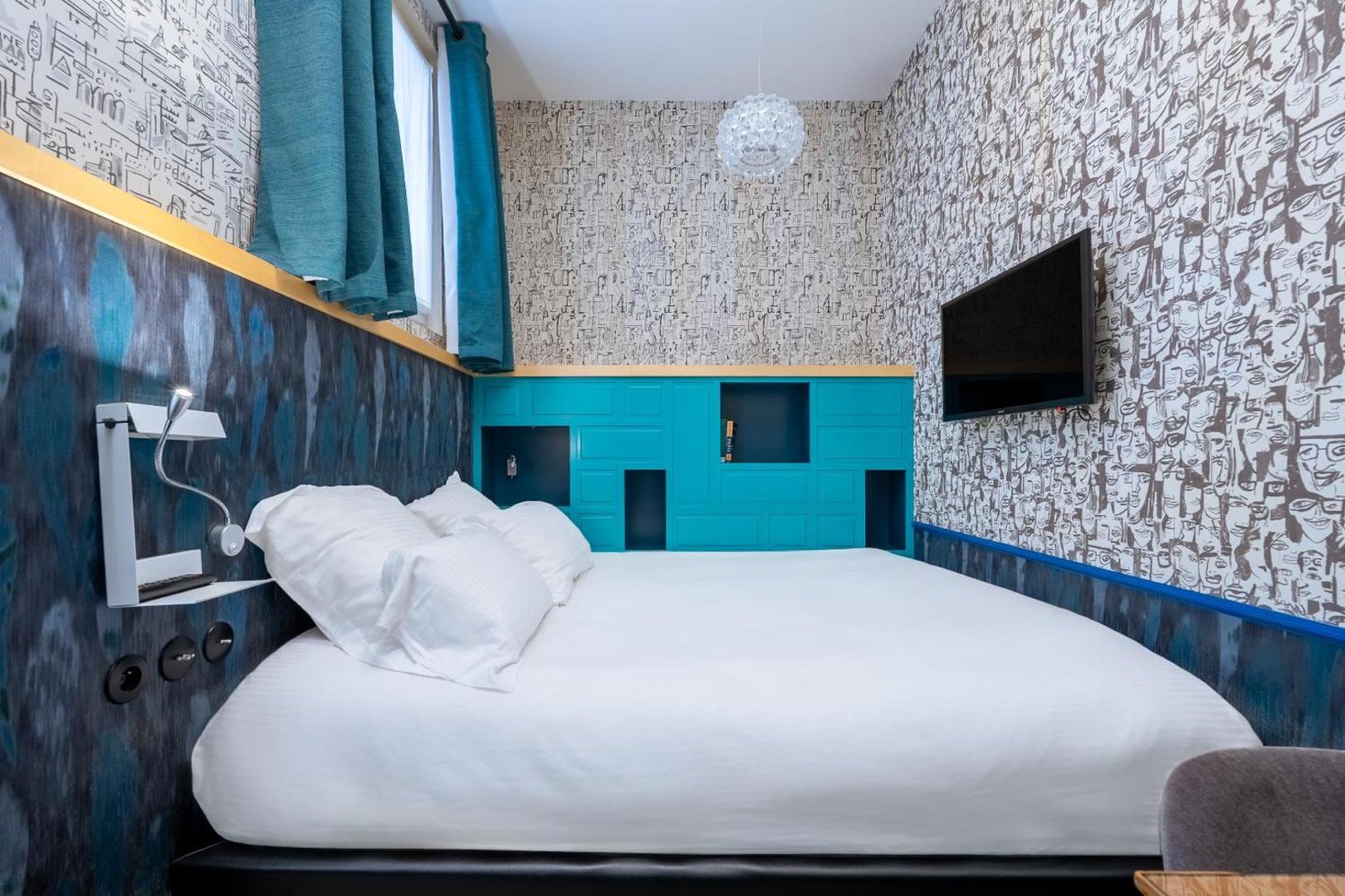 Hôtel Crayon Rouge — rooms