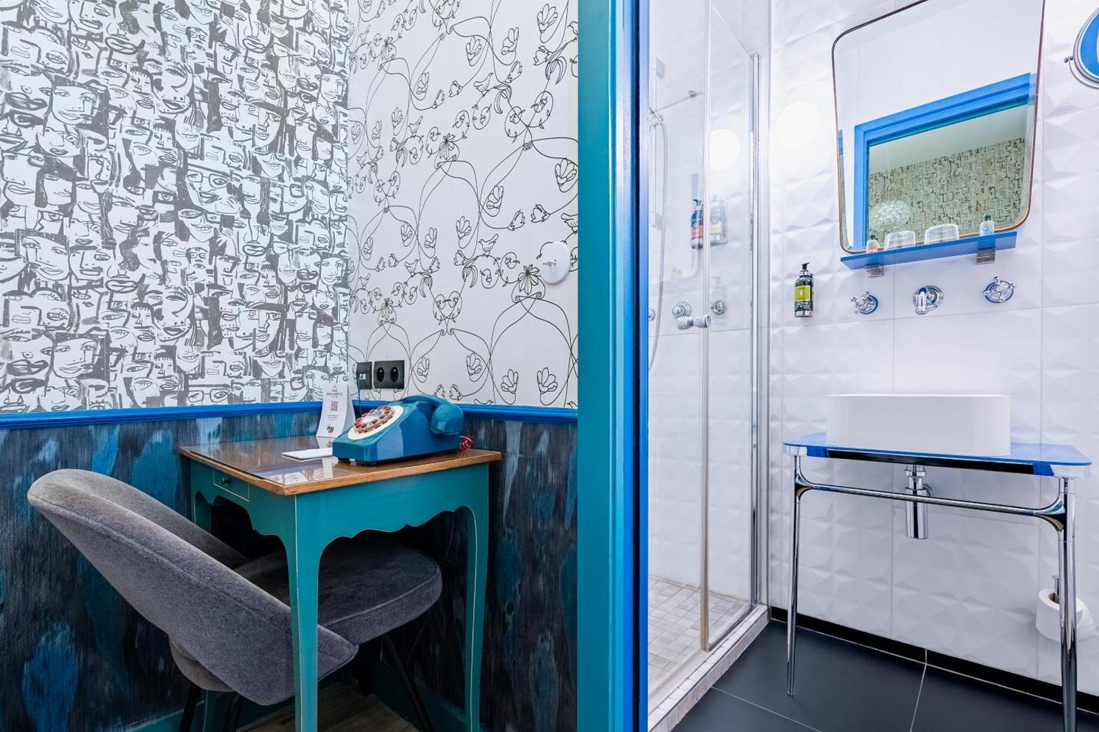 Hôtel Crayon Rouge — rooms