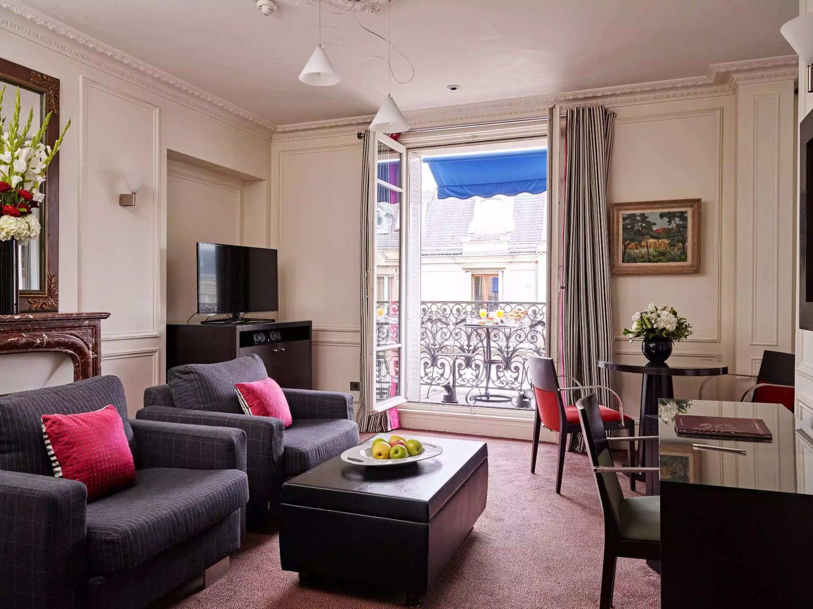 La Tremoille Hotel — eat & drink