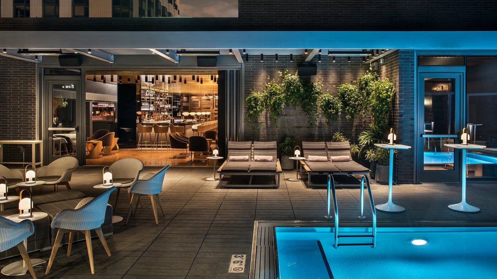 Viceroy Chicago, the pool