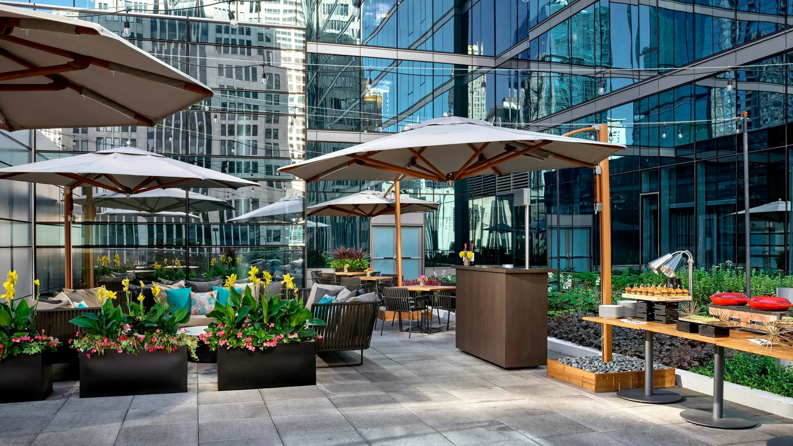 Loews Chicago Hotel — vibe