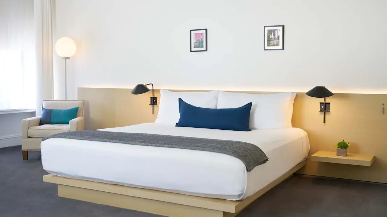 Ambassador Gold Coast — rooms