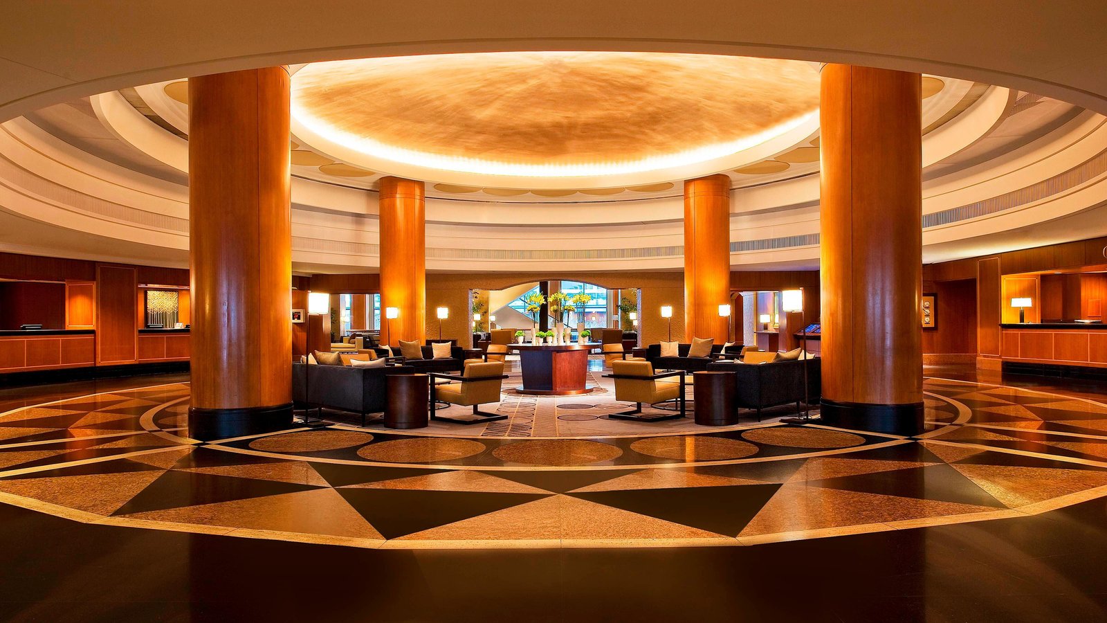 Sheraton Grand Chicago Riverwalk — vibe