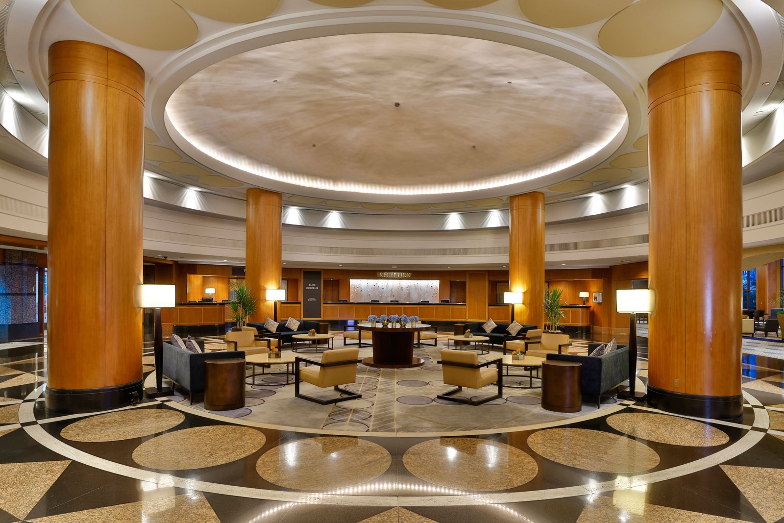 Sheraton Grand Chicago Riverwalk — vibe
