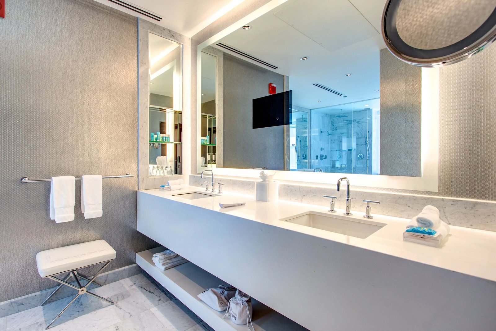 THE MIDLAND HOTEL, Chicago, a Tribute Portfolio Hotel — rooms