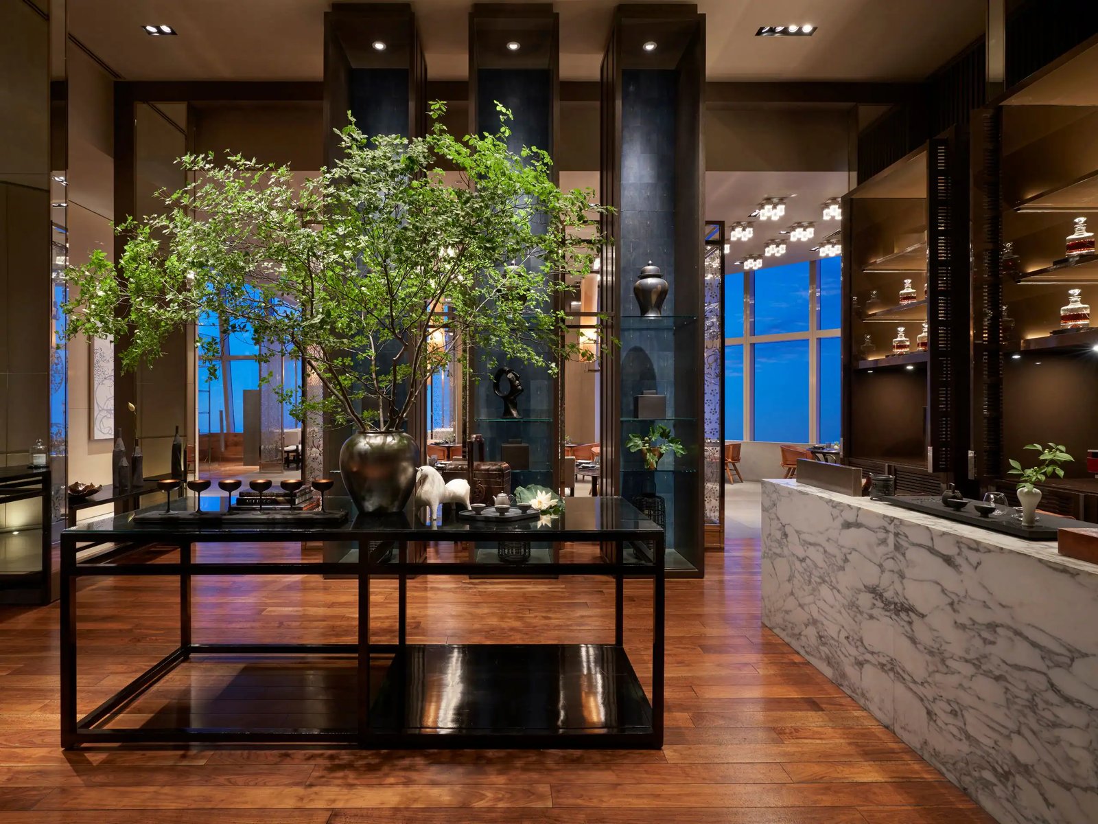 Park Hyatt Shanghai, at the table