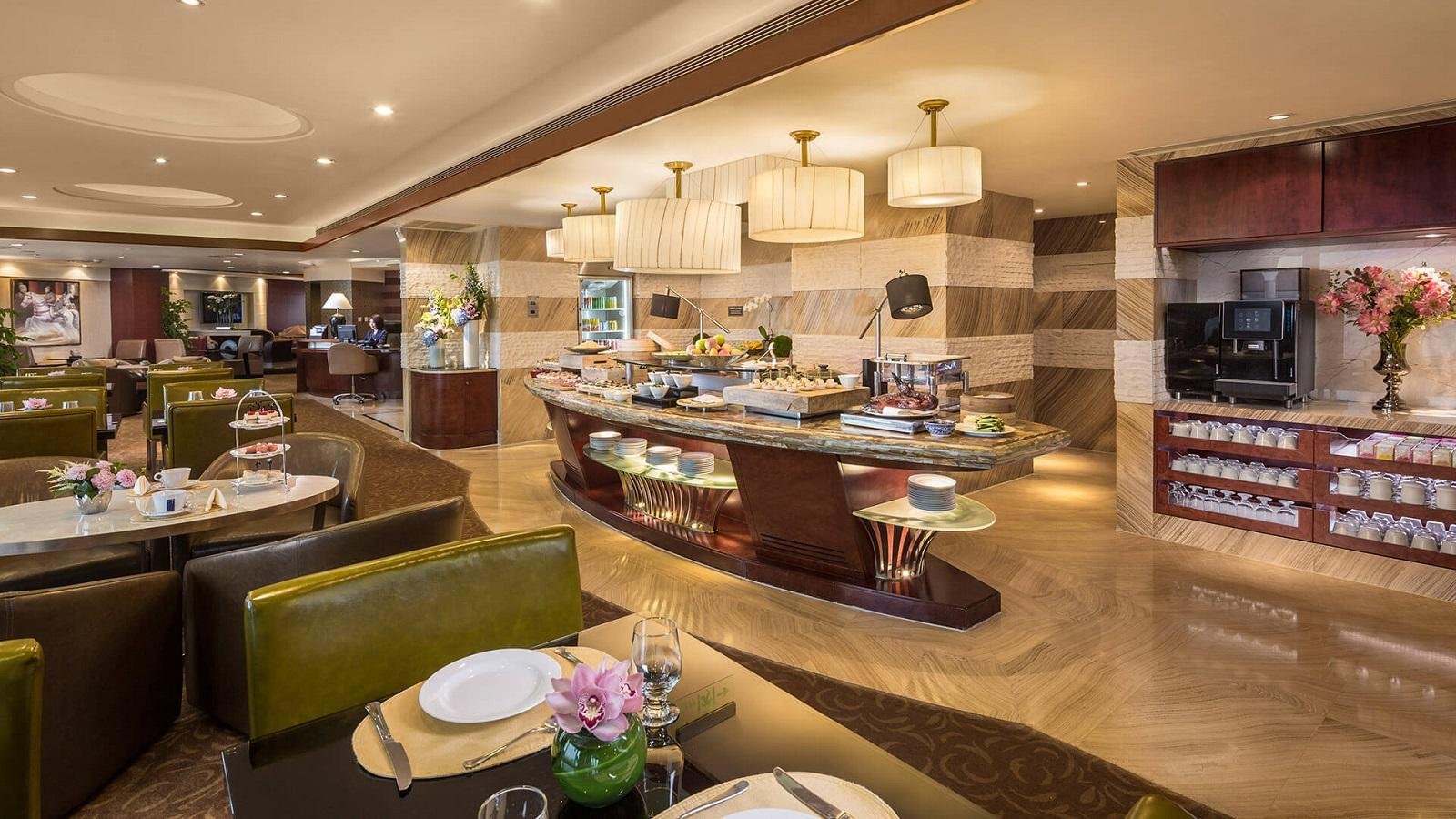 The Kunlun Jing An, at the table