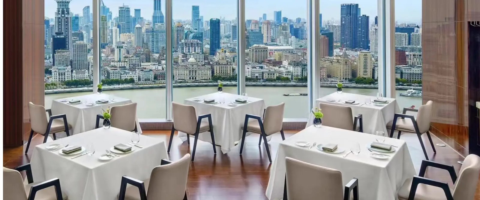 Pudong Shangri-La, at the table