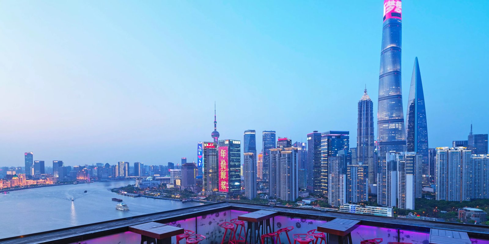 Hotel Indigo Shanghai on The Bund — vibe