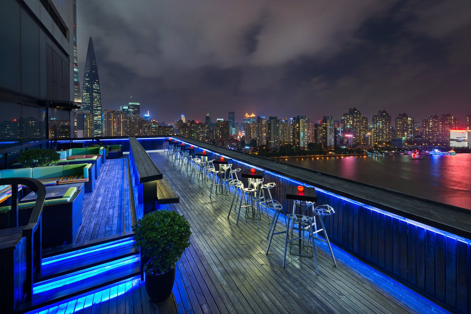 Hotel Indigo Shanghai on The Bund — vibe