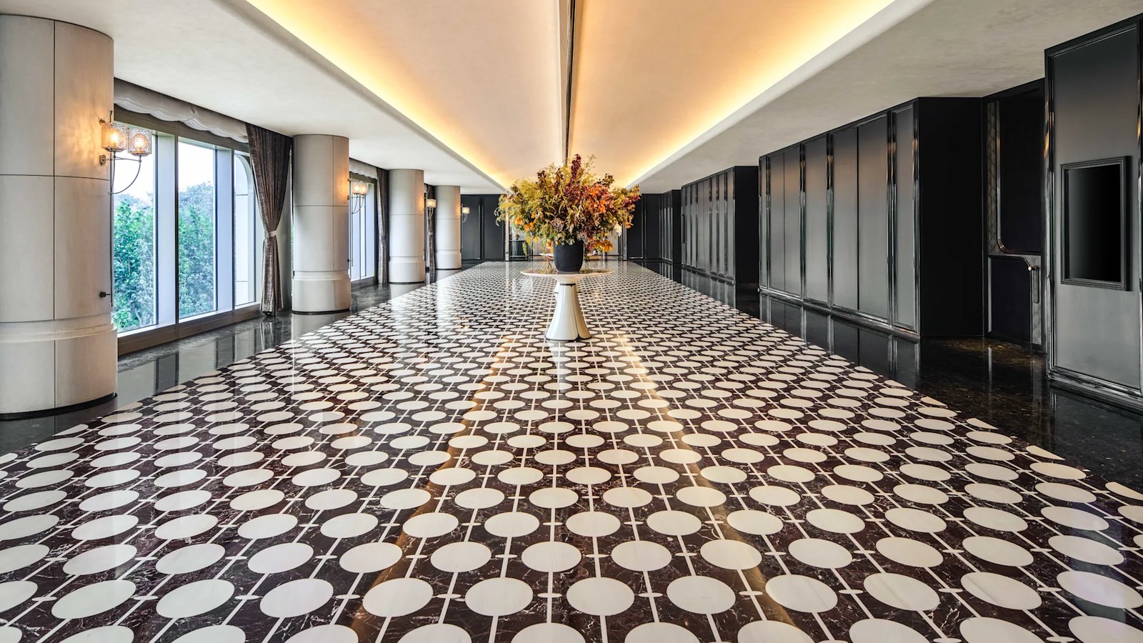Waldorf Astoria Shanghai Qiantan — vibe