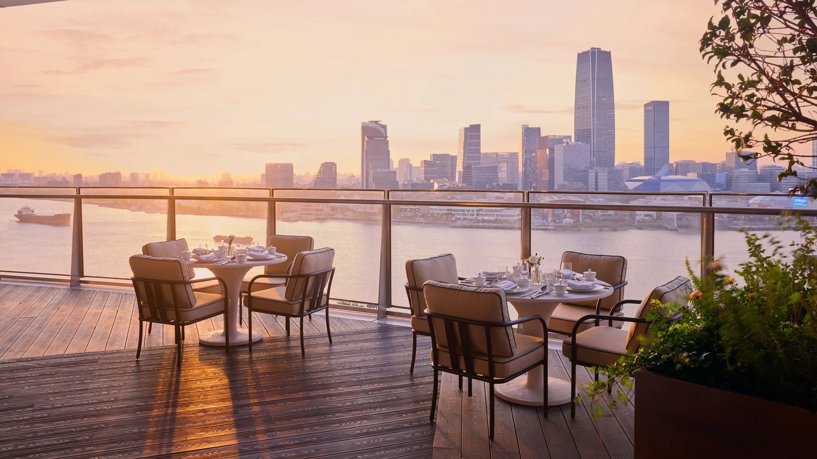 Waldorf Astoria Shanghai Qiantan — eat & drink