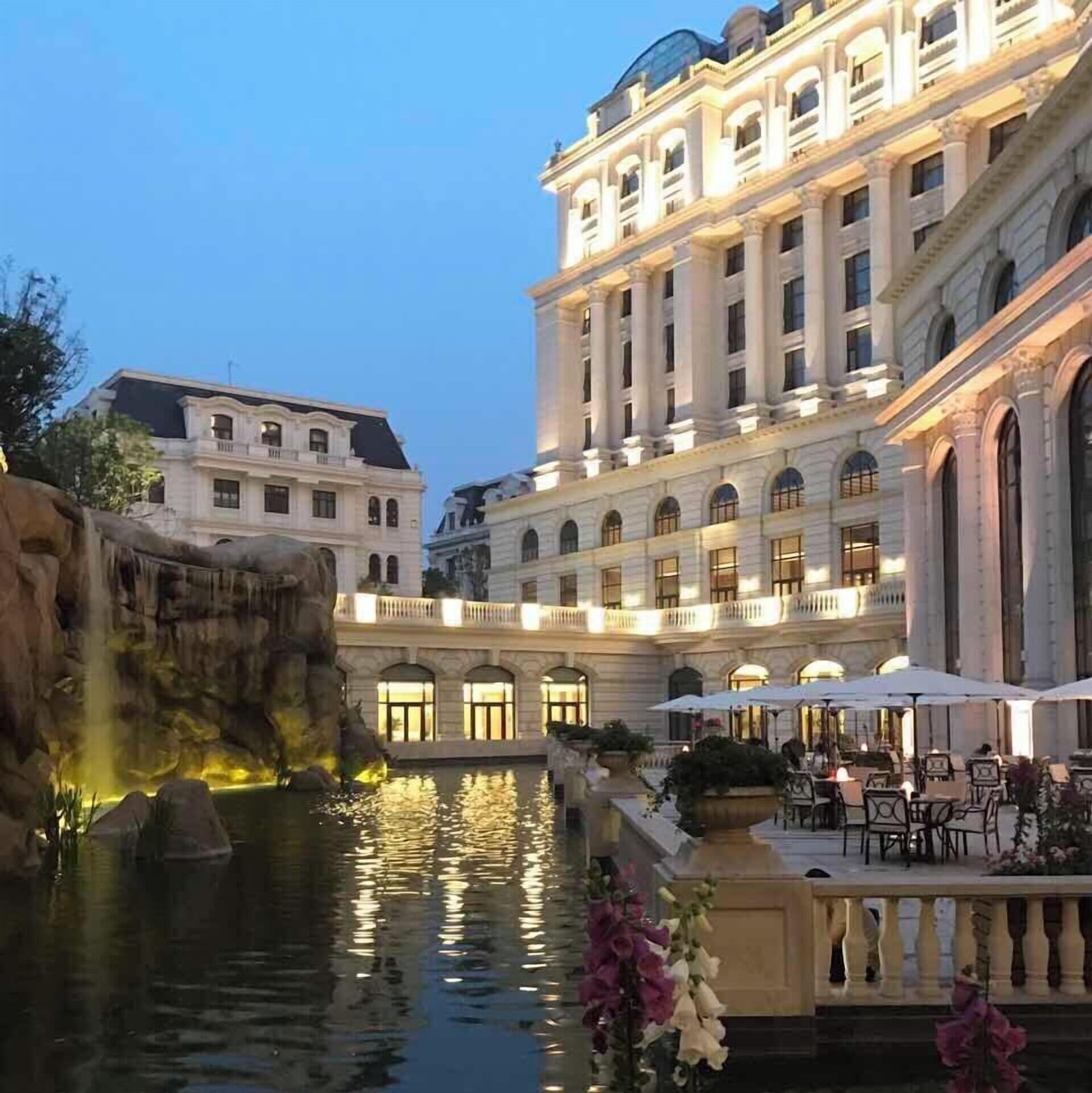 Sofitel Shanghai Hongqiao, at the table
