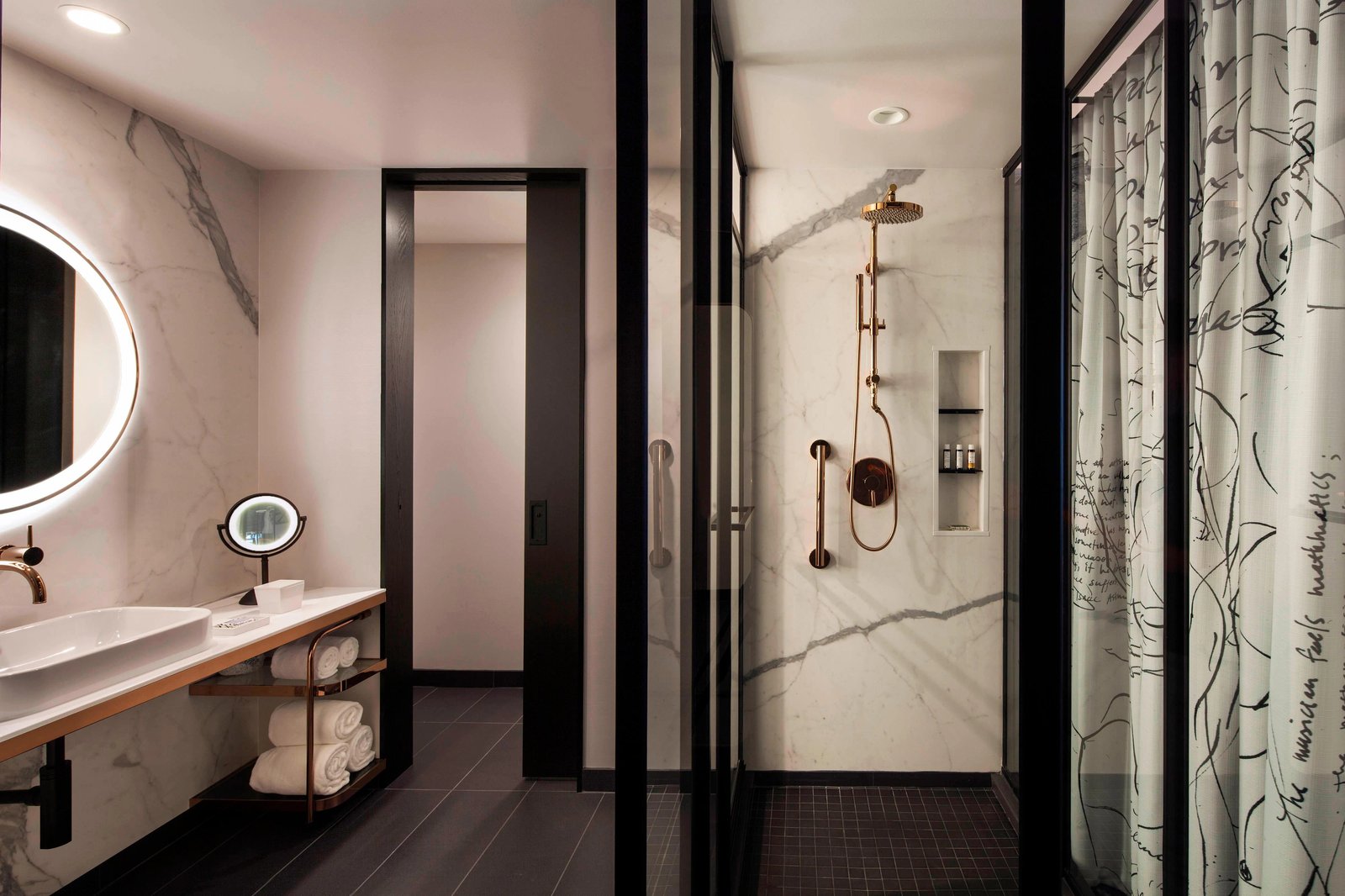 Hotel EMC2, Autograph Collection — rooms