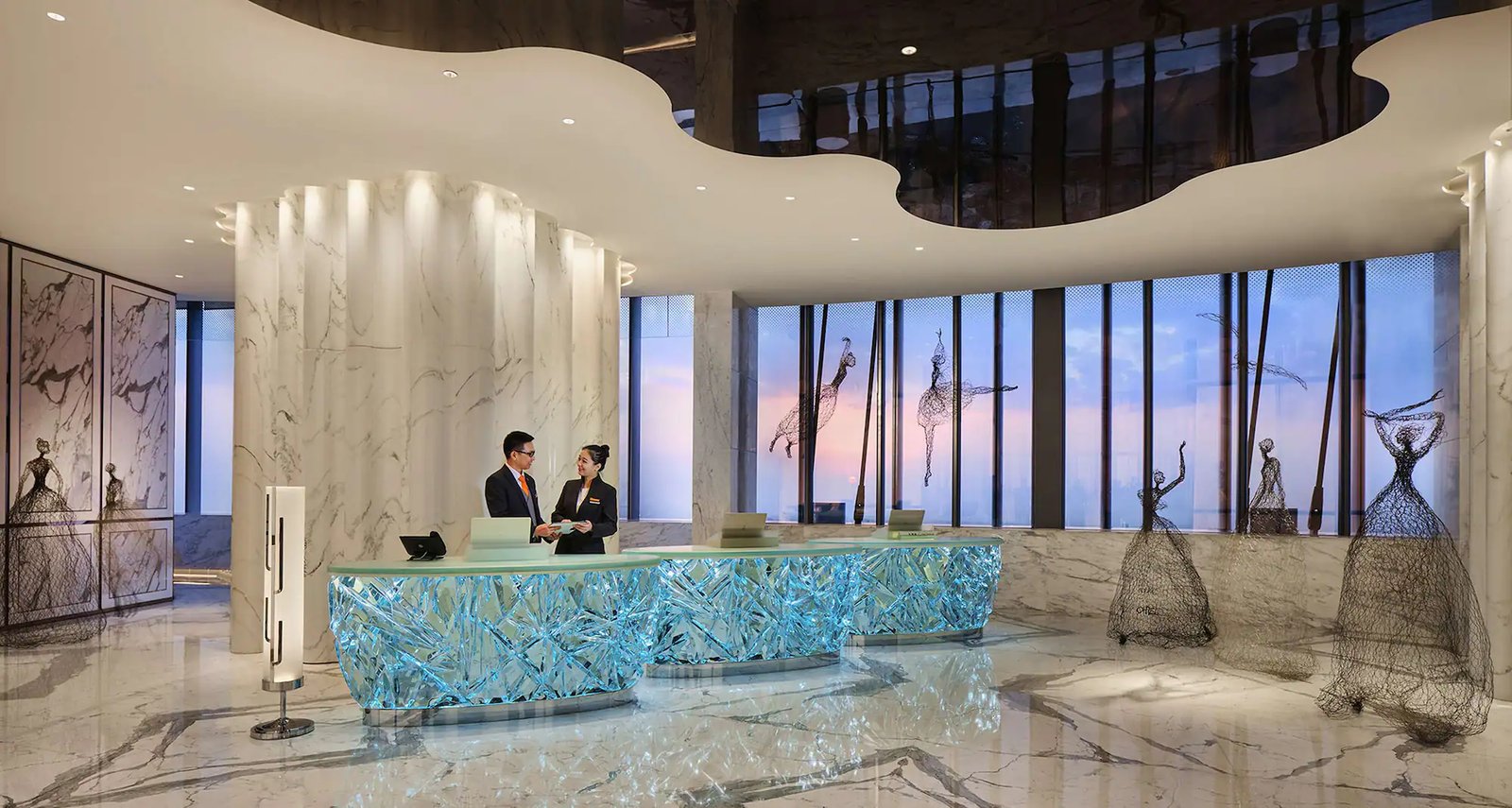 J Hotel Shanghai Tower — vibe