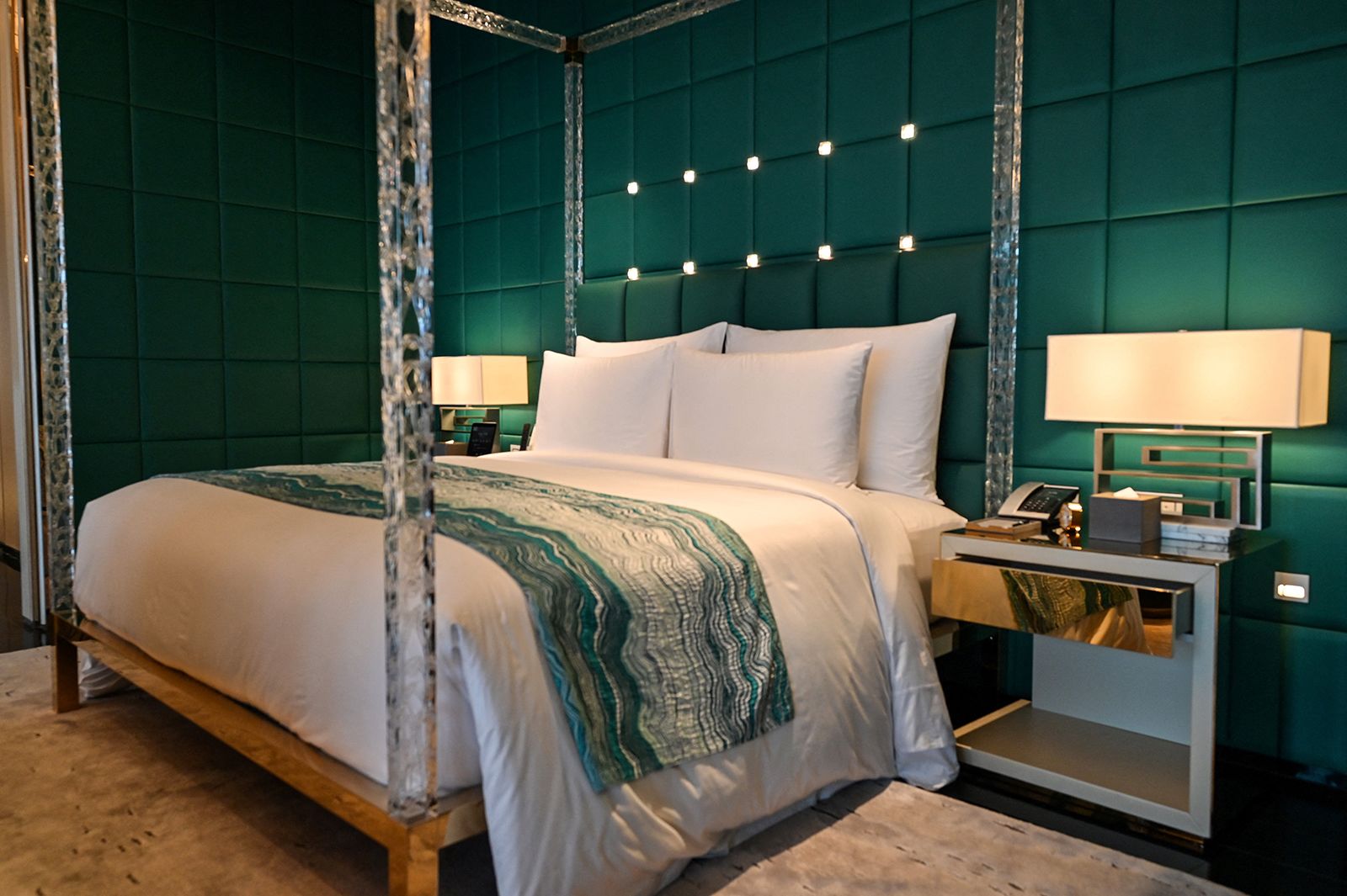 J Hotel Shanghai Tower — rooms