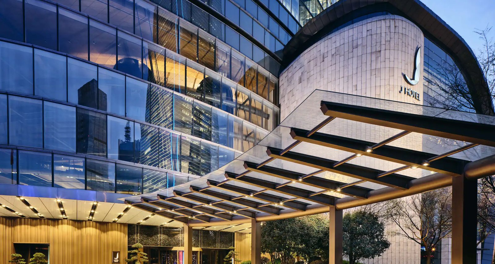 J Hotel Shanghai Tower — backstory