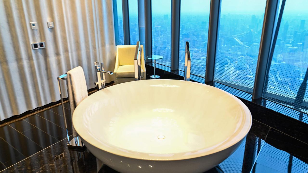 J Hotel Shanghai Tower — rooms