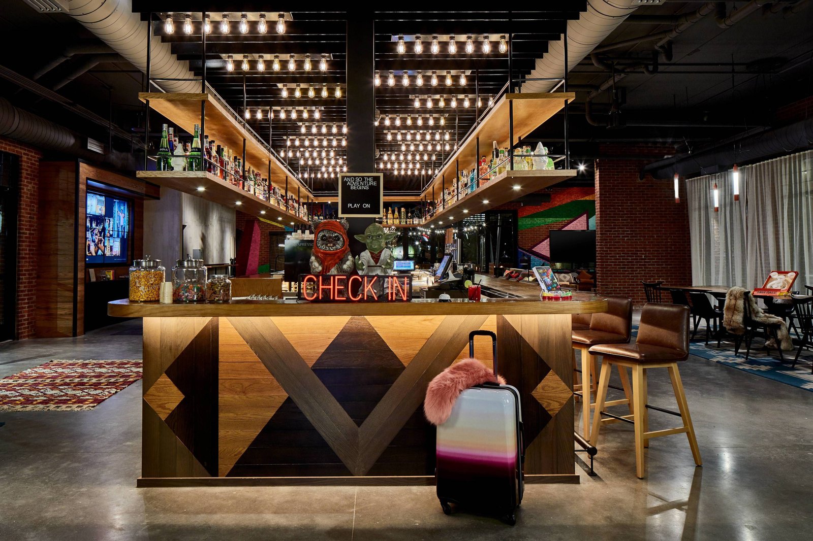Moxy Chicago Downtown — vibe