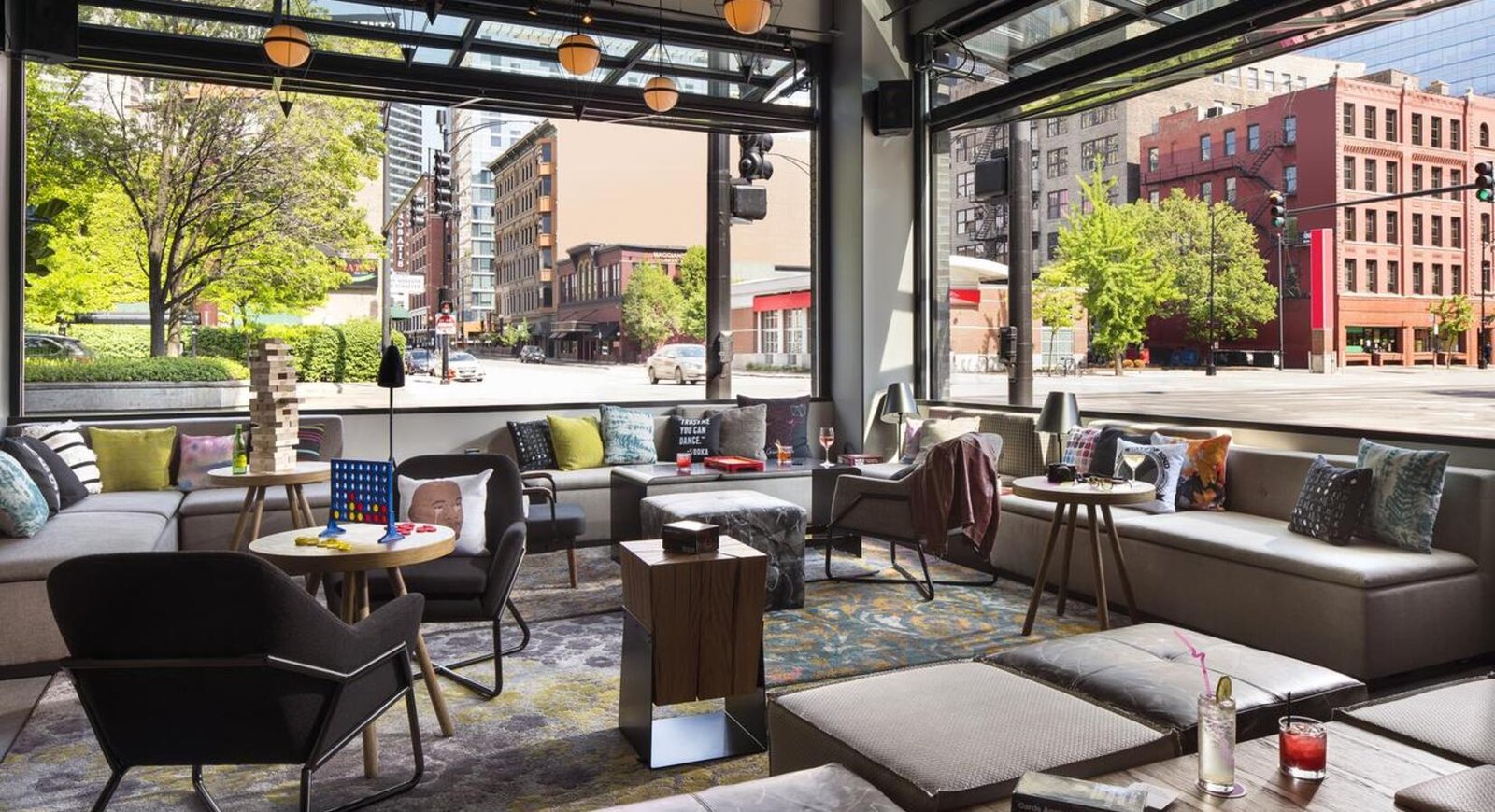 Moxy Chicago Downtown — vibe