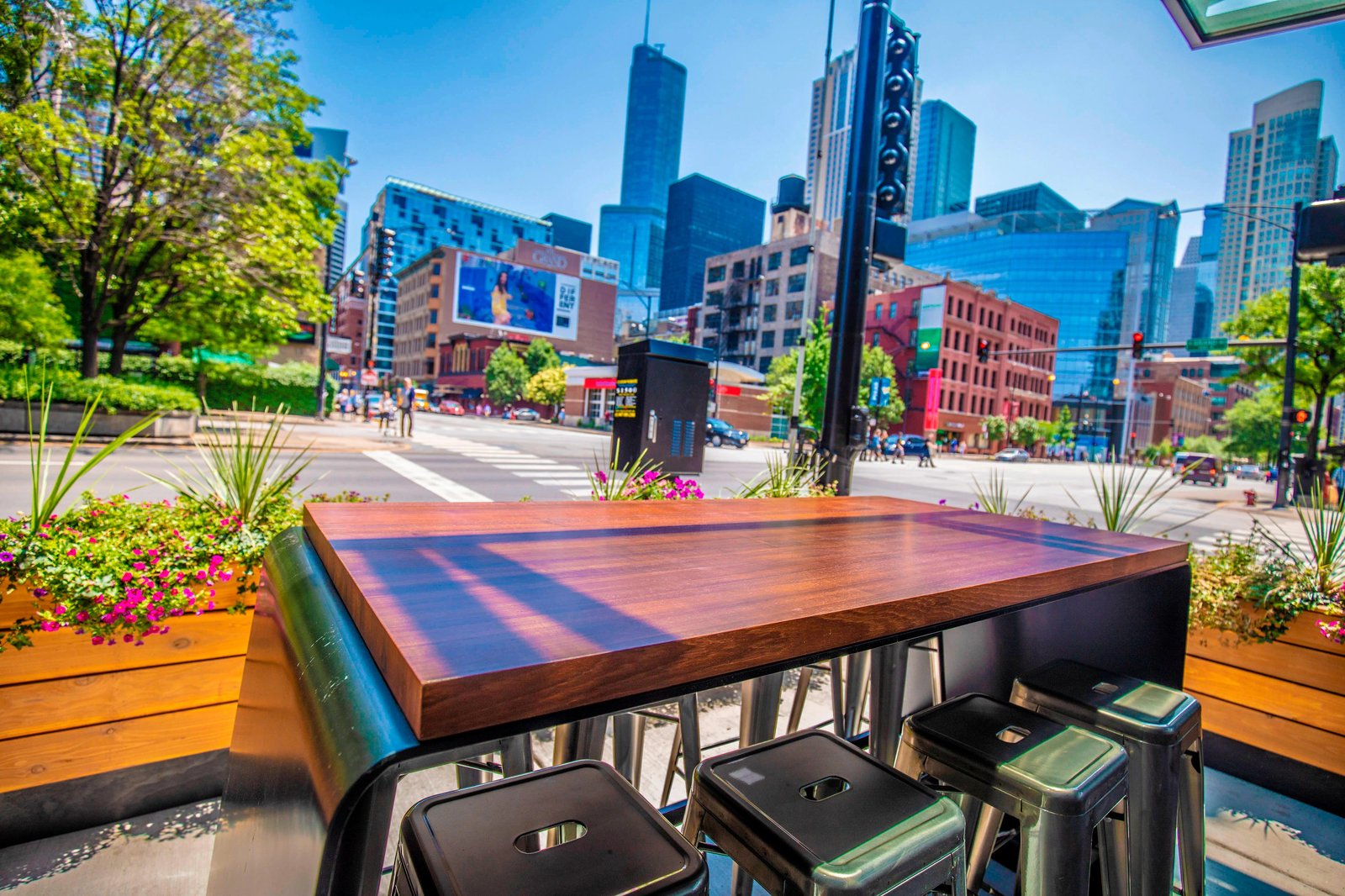 Moxy Chicago Downtown — vibe