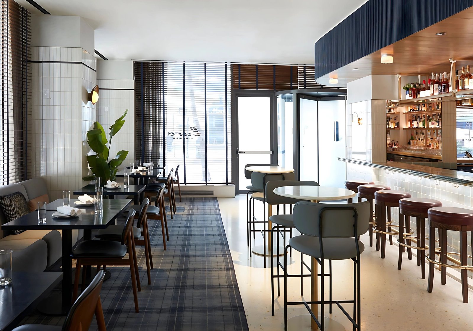 Hotel 55 Chicago Downtown — eat & drink