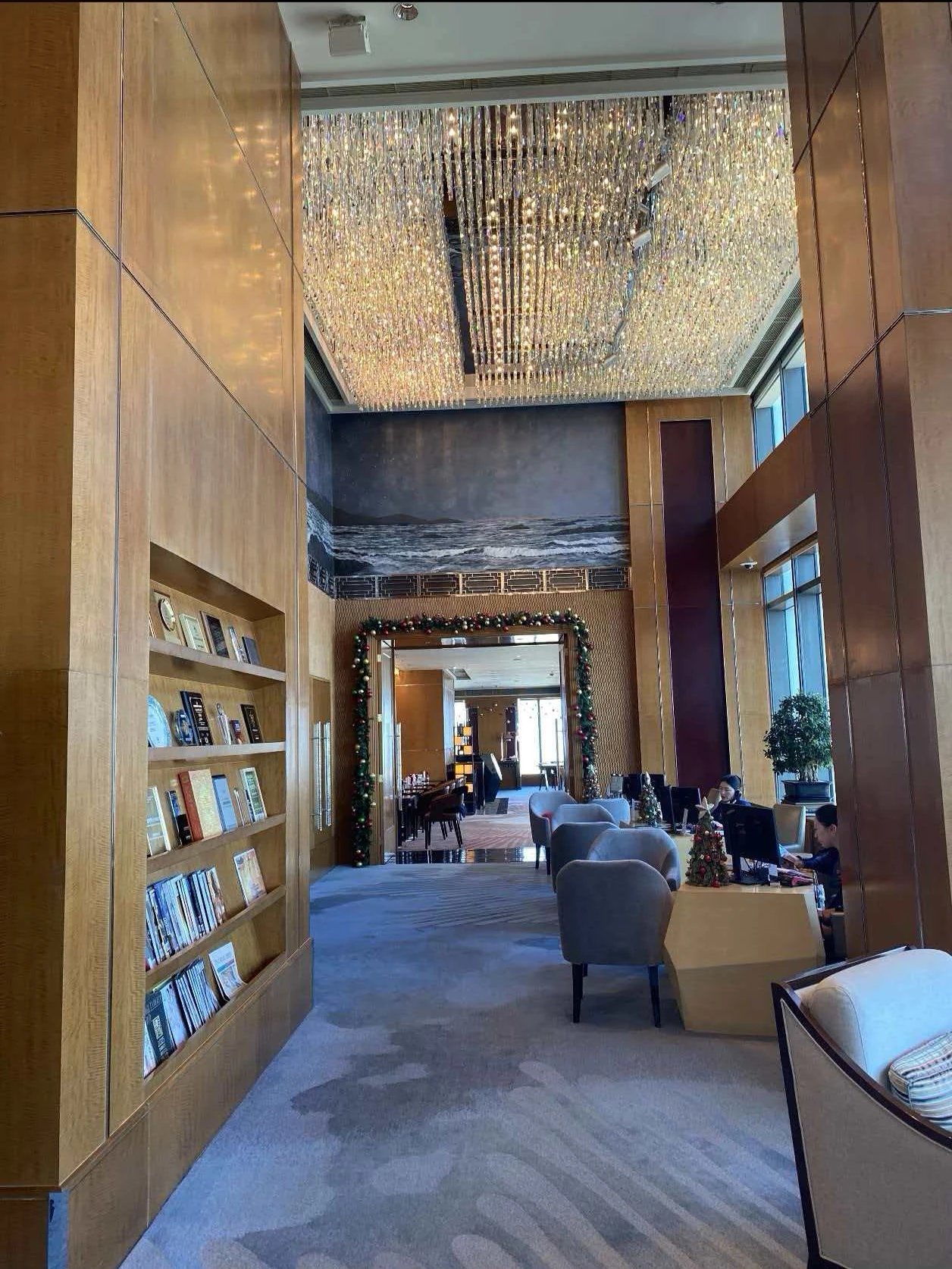 Jing An Shangri-La — vibe