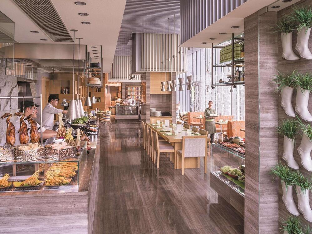 Jing An Shangri-La, at the table