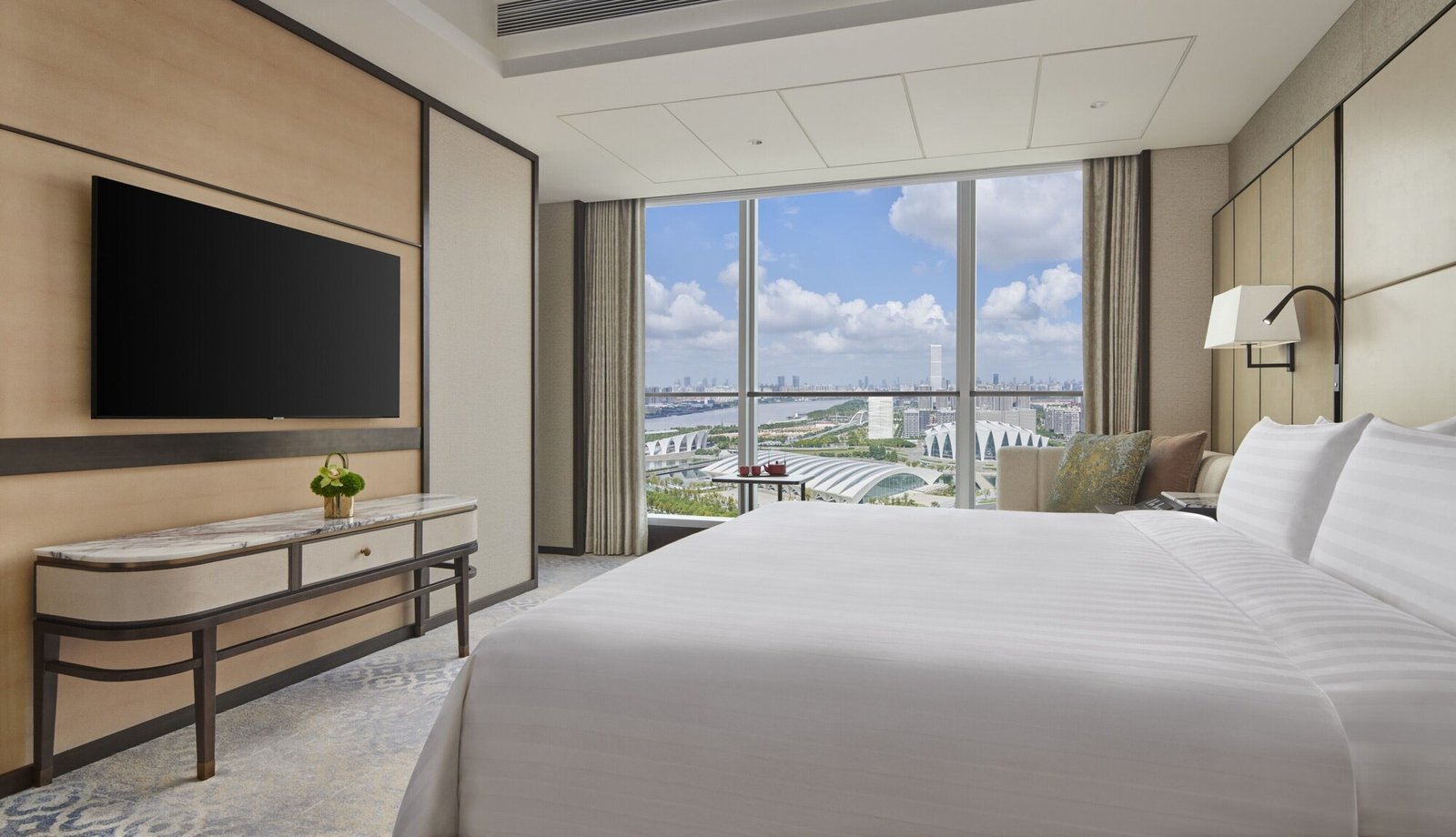 Shangri-La Qiantan, Shanghai — rooms
