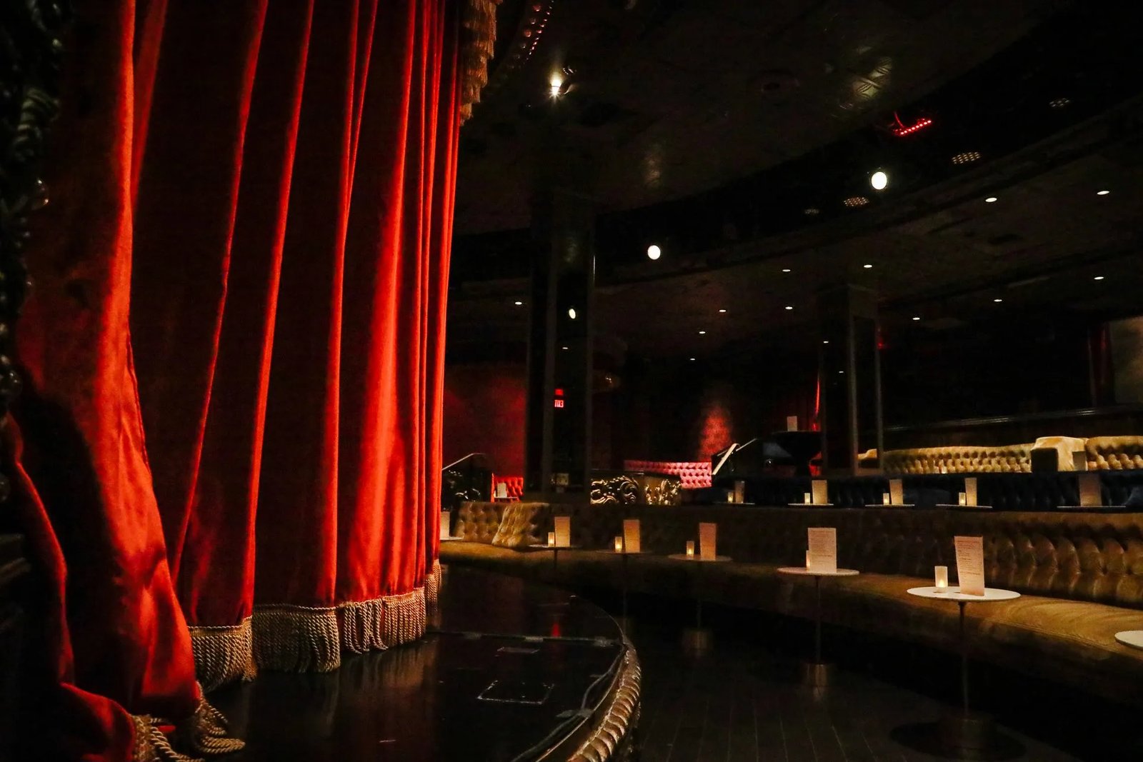 The Hollywood Roosevelt, at the table
