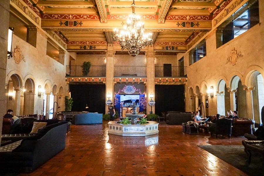 The Hollywood Roosevelt — vibe