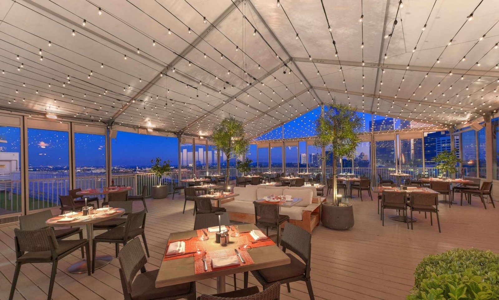 The Beverly Hilton — eat & drink