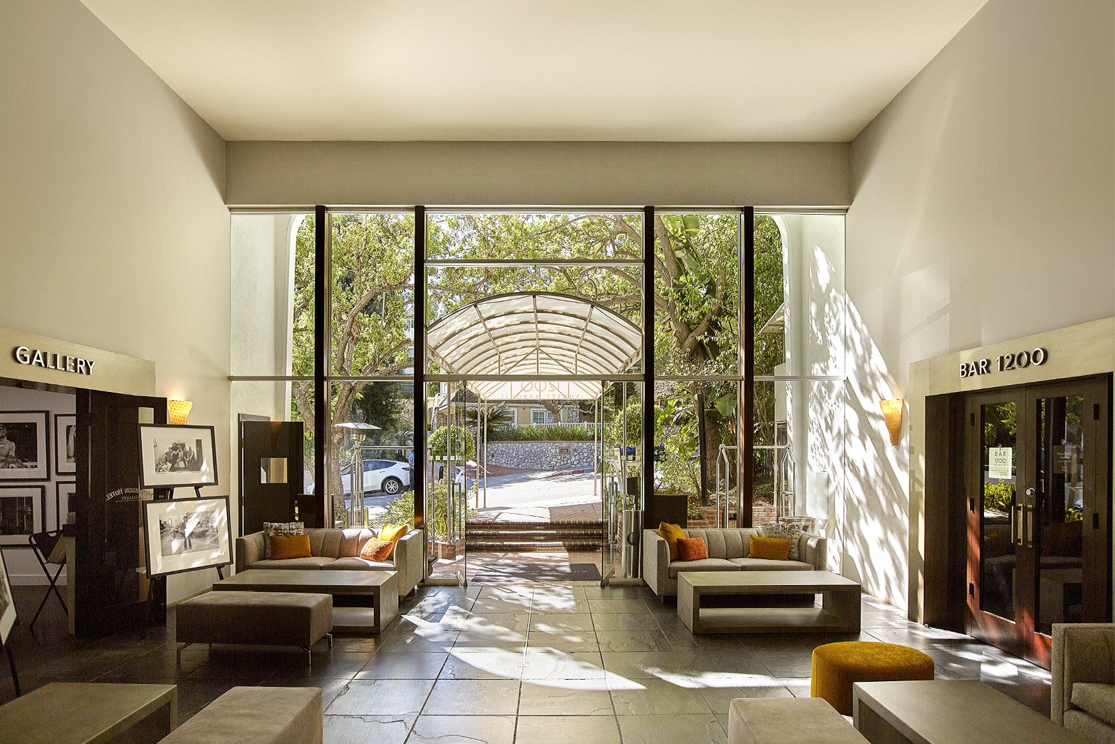Sunset Marquis — vibe