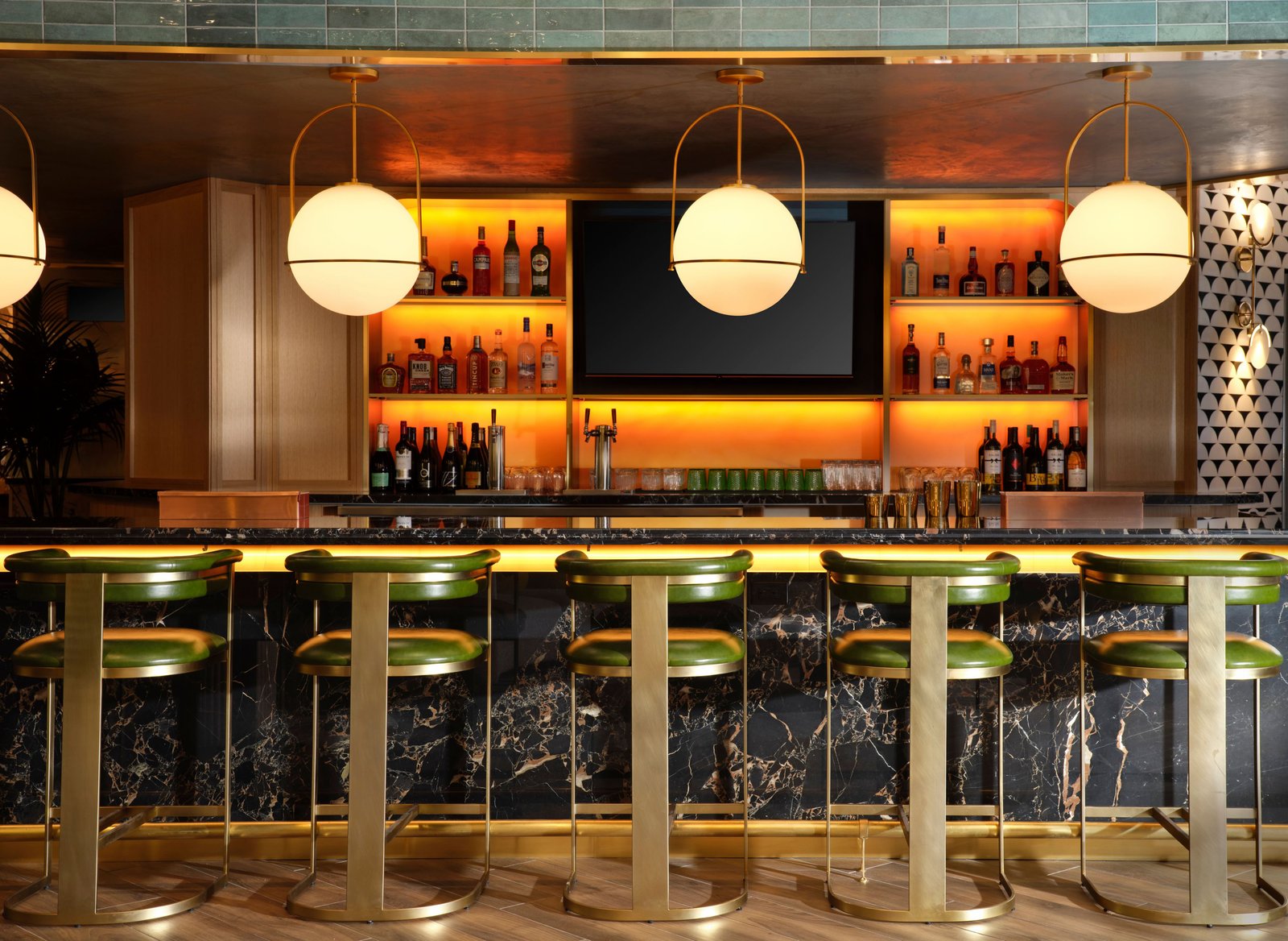 Burton House, Beverly Hills, A Tribute Portfolio Hotel — eat & drink