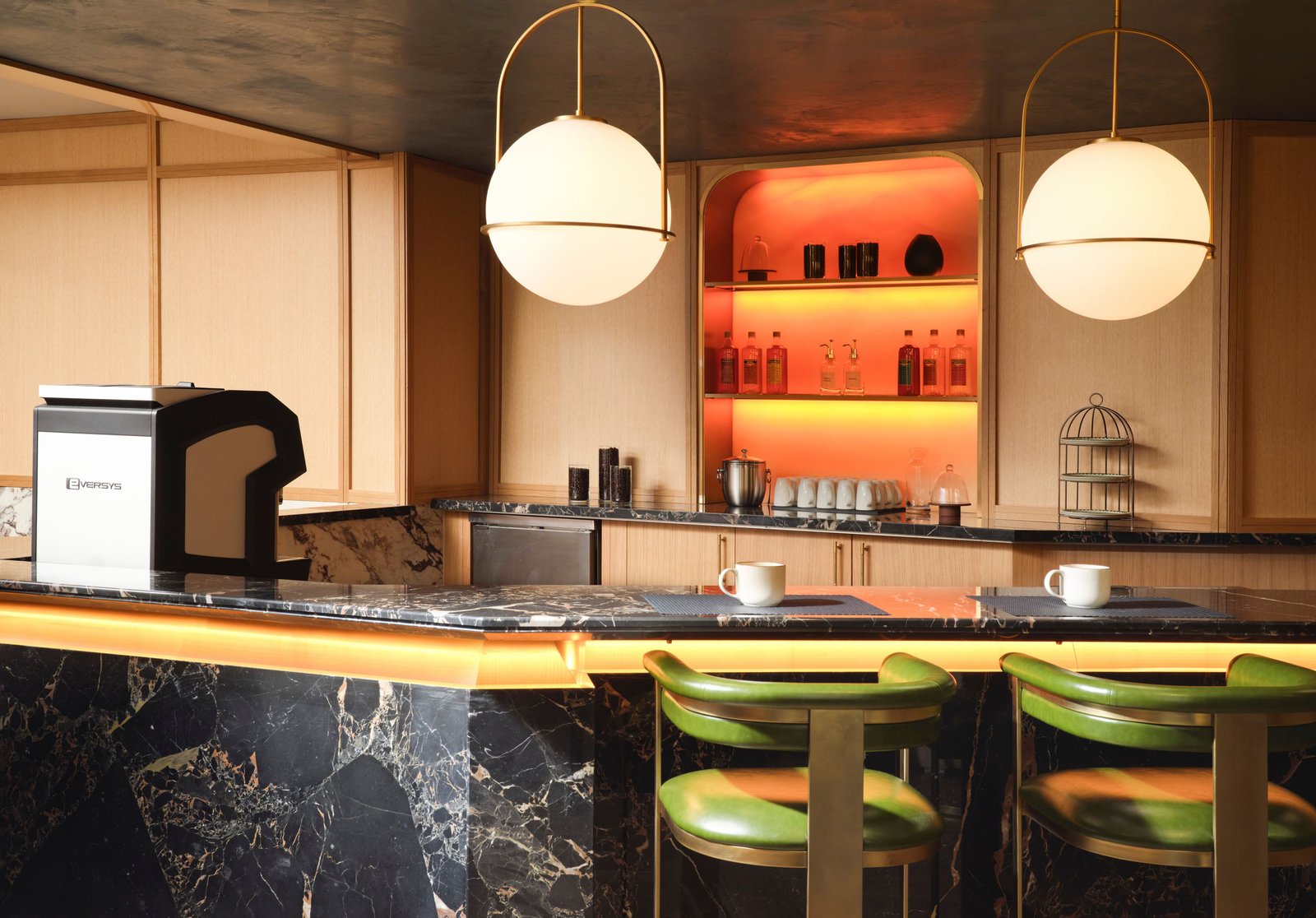 Burton House, Beverly Hills, A Tribute Portfolio Hotel — eat & drink