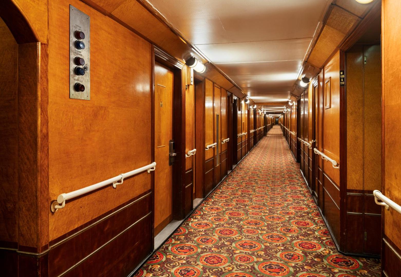 The Queen Mary — vibe