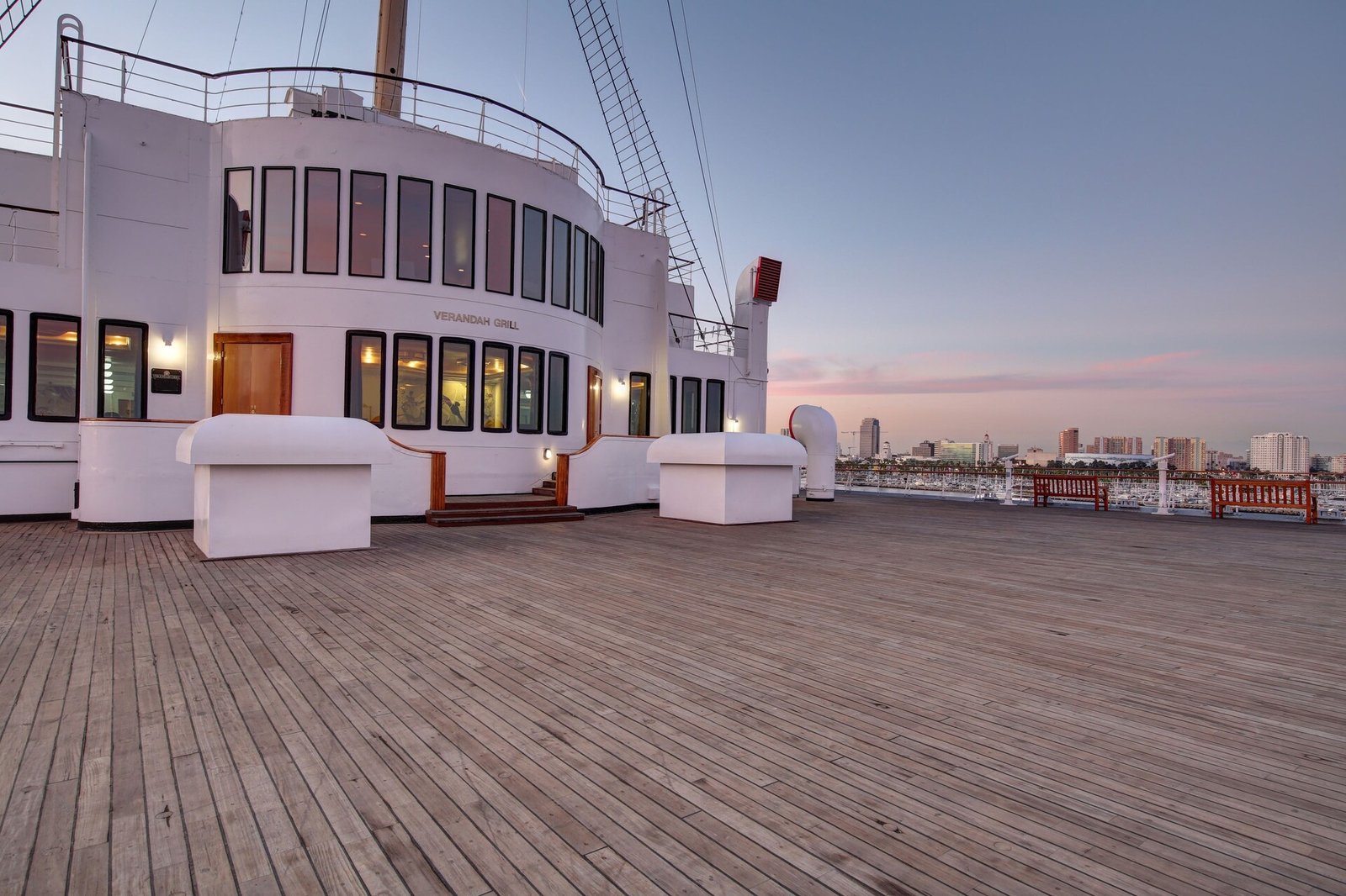 The Queen Mary — vibe
