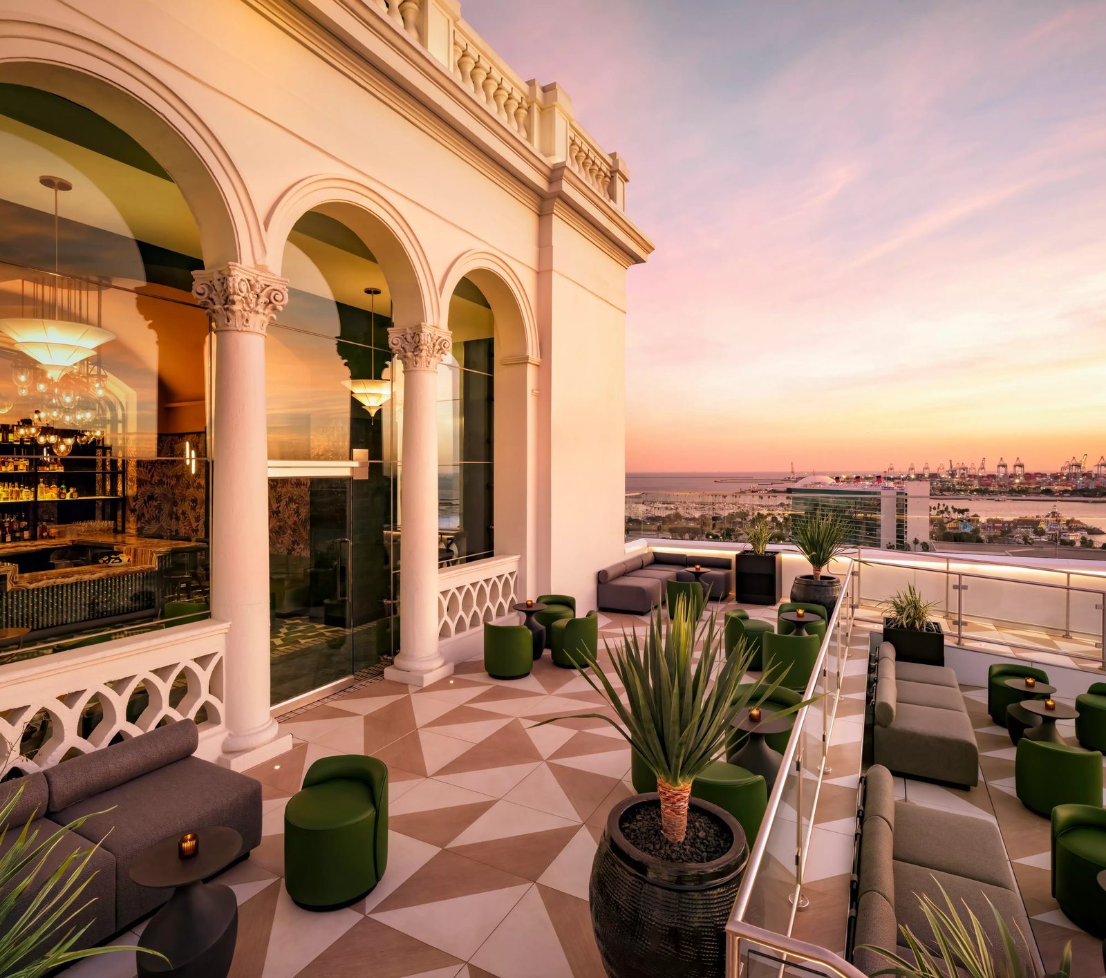 Fairmont Breakers Long Beach — vibe