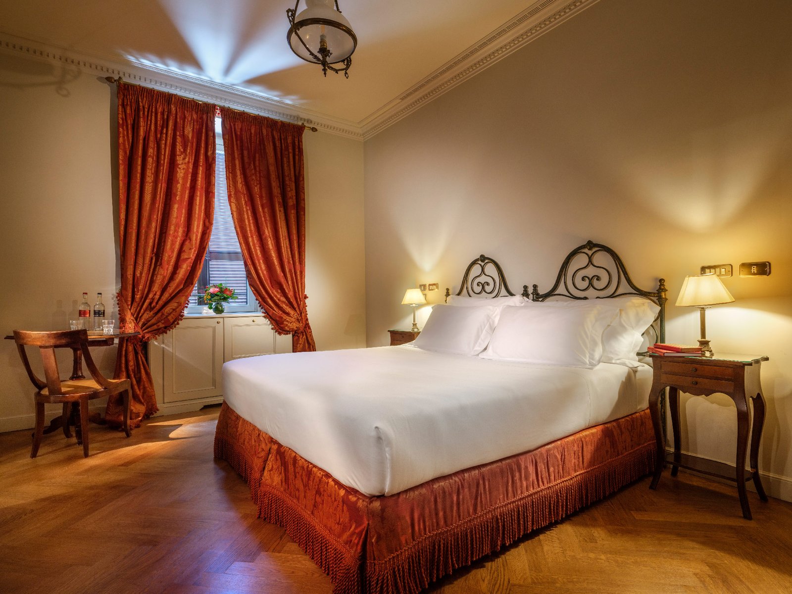 Hotel Locarno — rooms