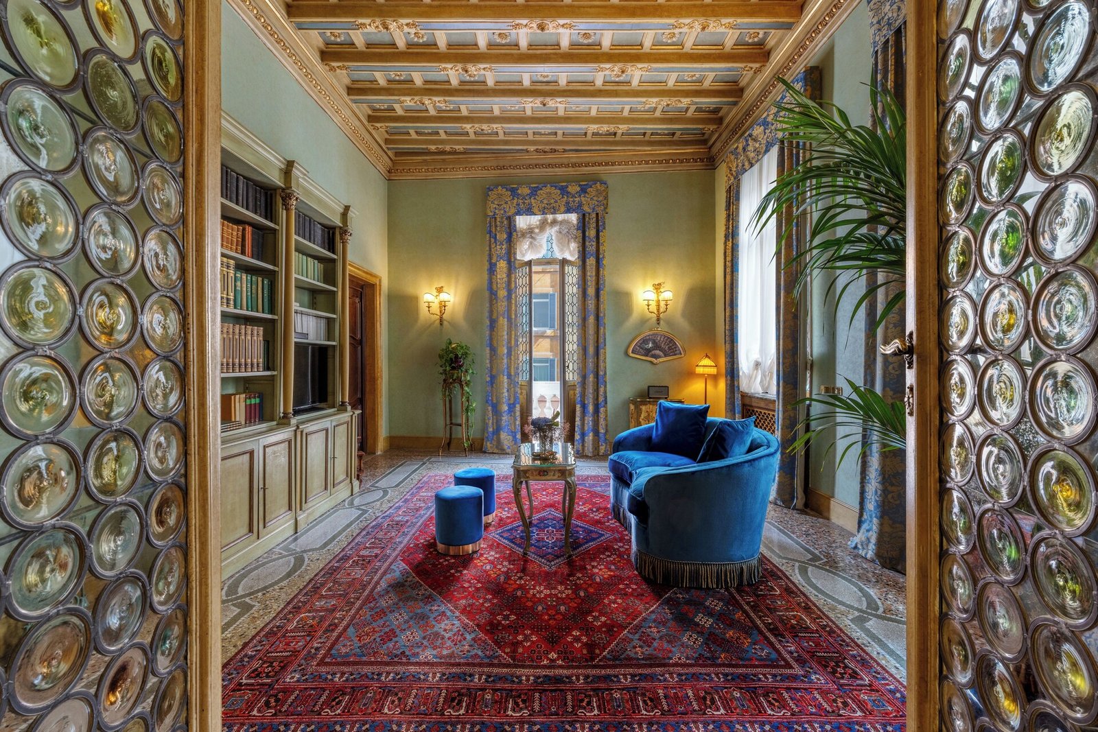 Hotel Locarno — vibe