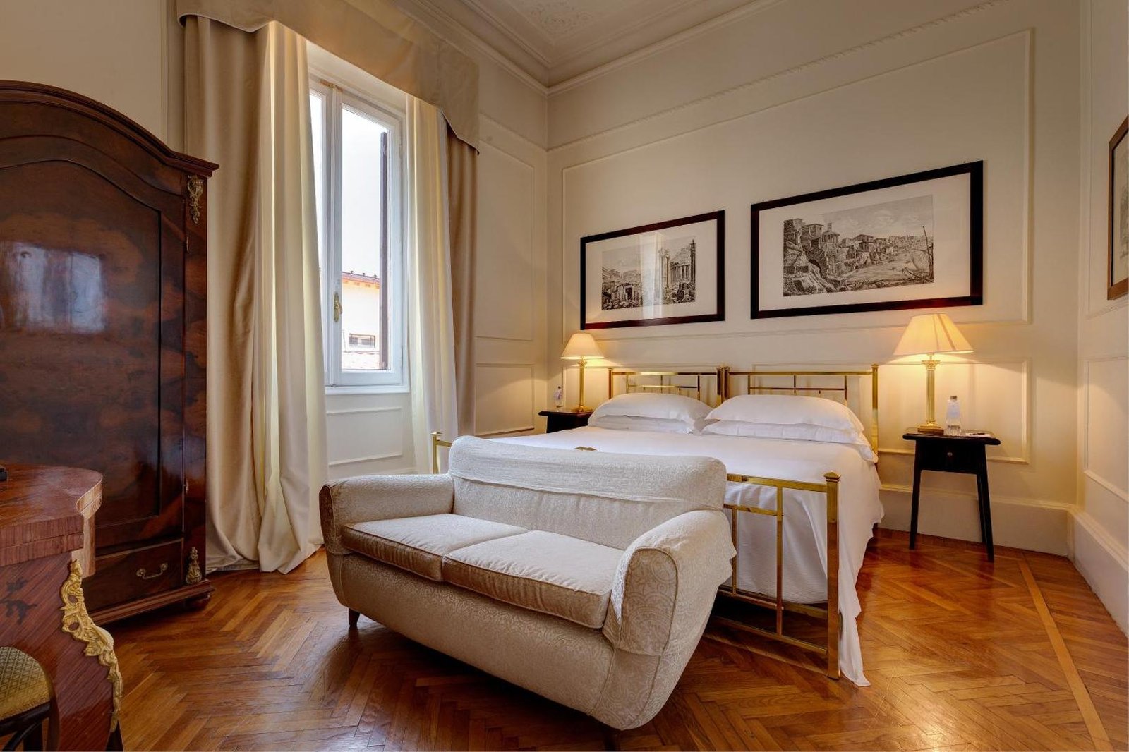 Grand Hotel Plaza — rooms