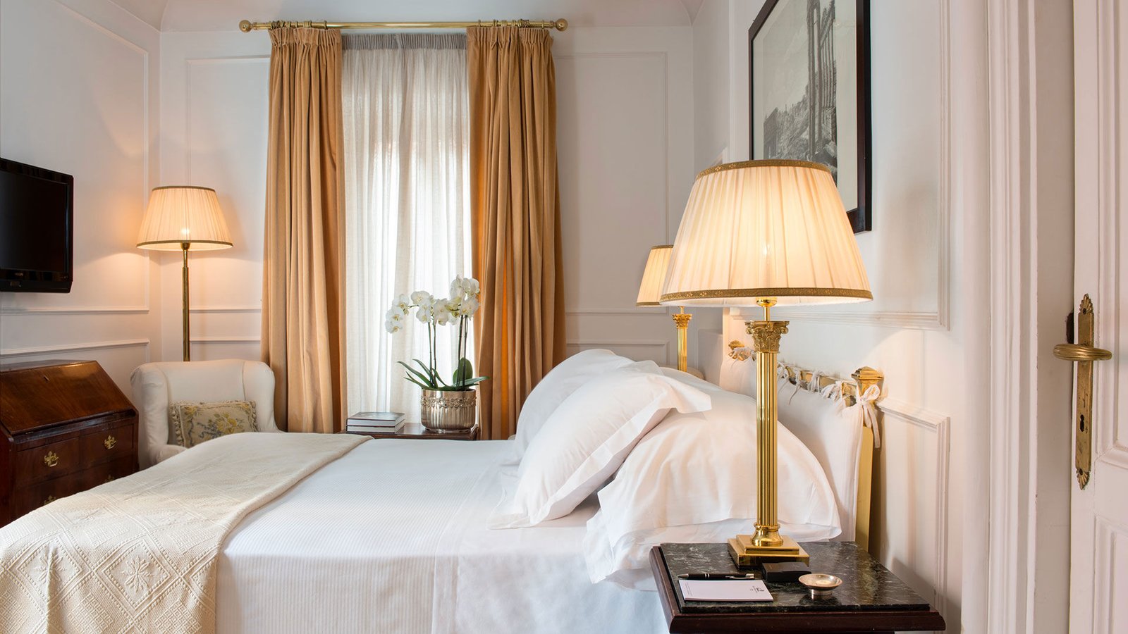 Grand Hotel Plaza — rooms