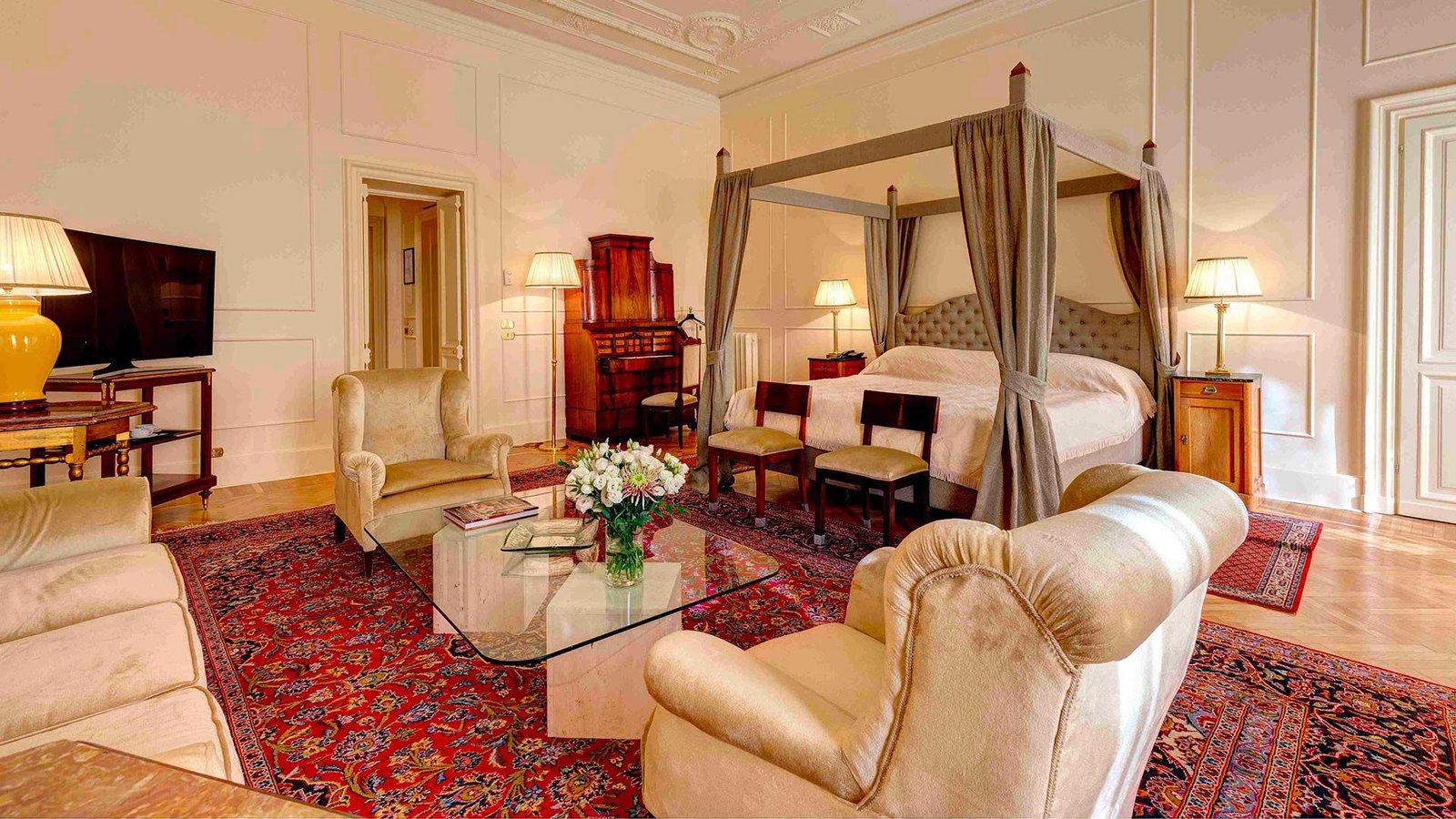 Grand Hotel Plaza — rooms