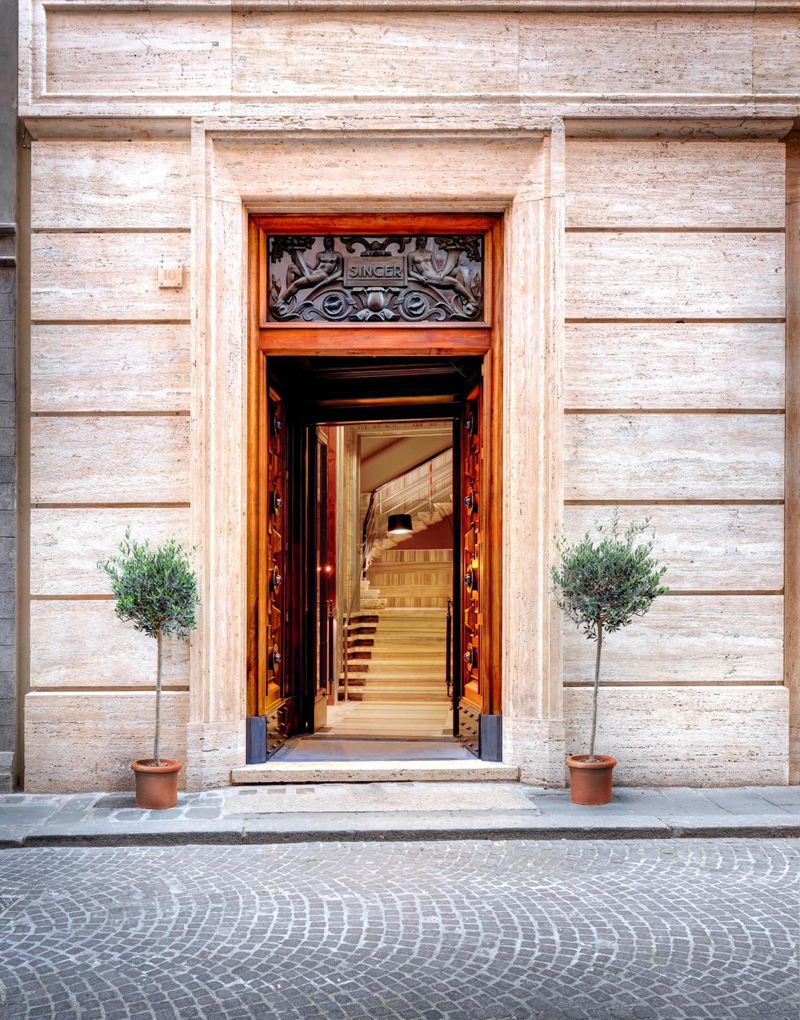 Singer Palace Hotel Roma — backstory