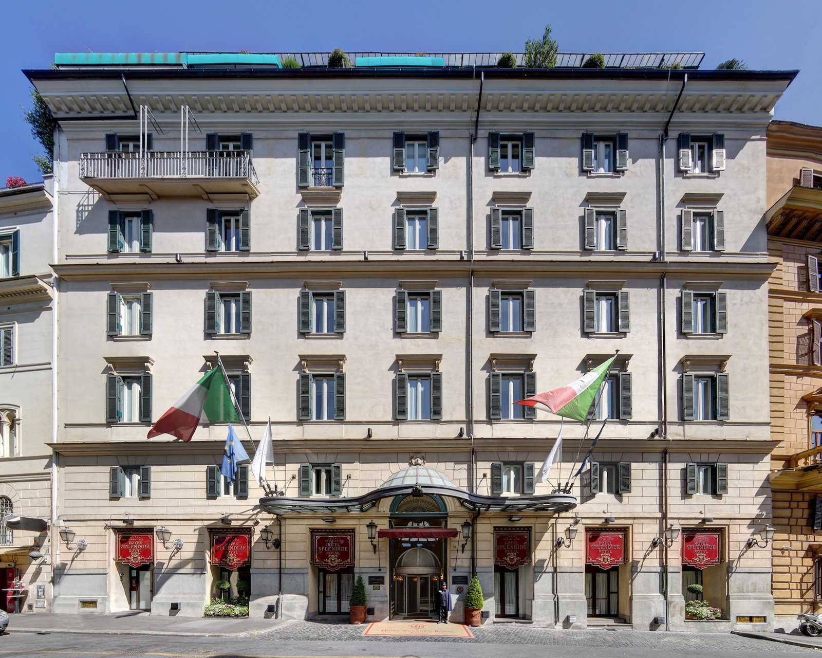 Hotel Splendide Royal — backstory