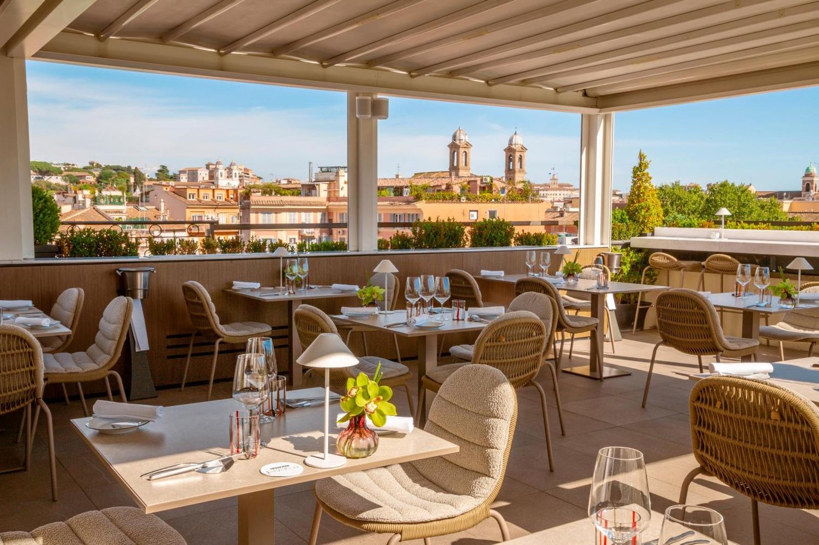 The First Roma Arte — eat & drink