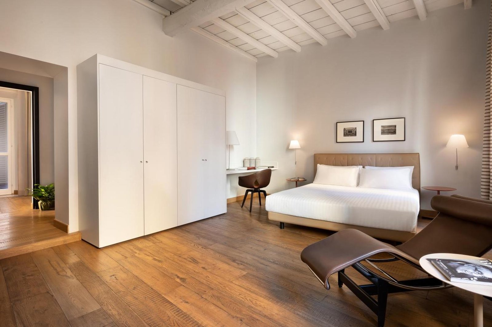 Palazzo Scanderbeg — rooms