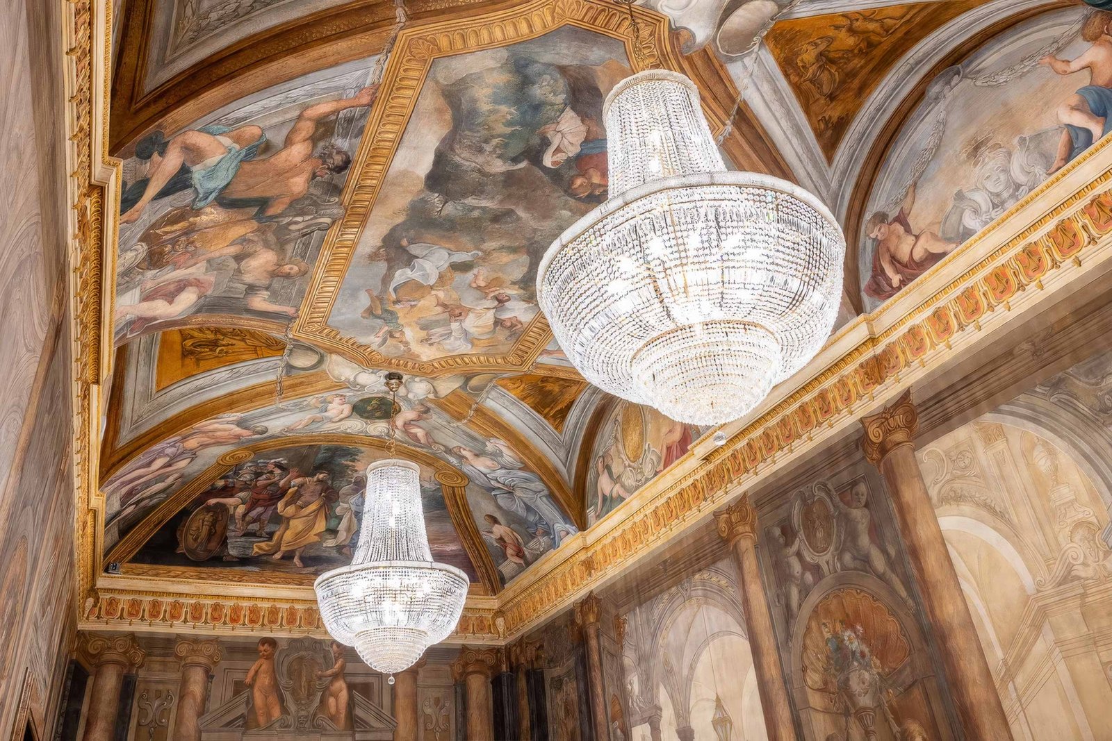 Palazzo Roma — vibe